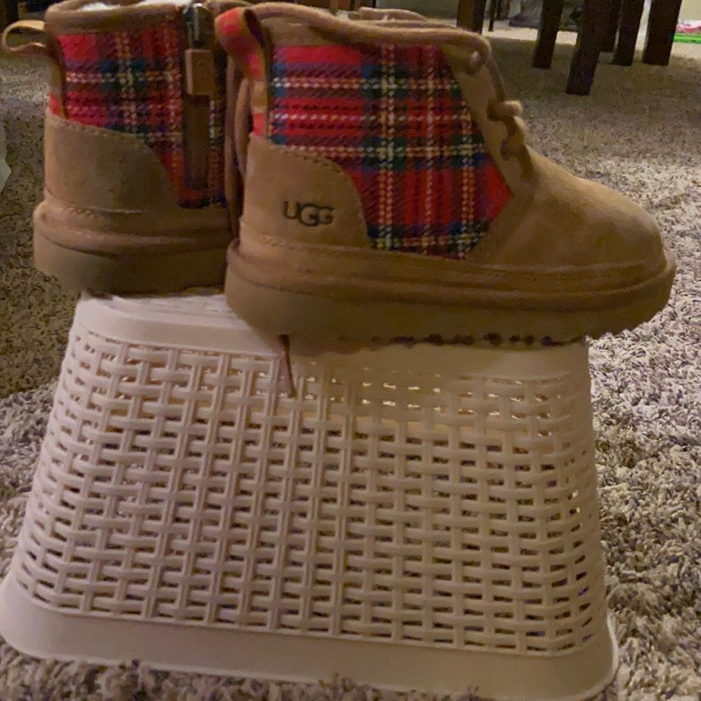 Little girl ugg boots with fur